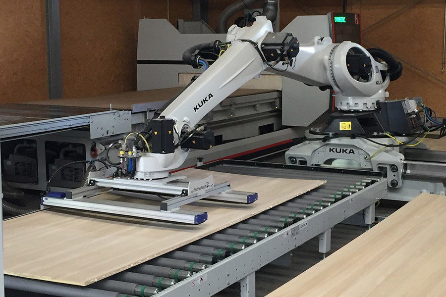 KUKA robot v dřevozpracujícím průmyslu