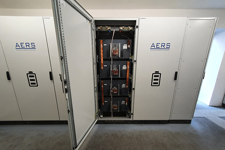 Bateriové akumulační stanice firmy AERS pronikají do průmyslu i domácností